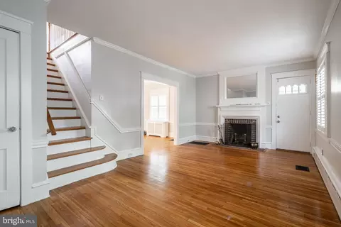 Living - 100 S Forest Rd, Springfield, PA 19064 photo 4 of 9