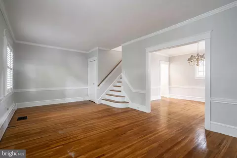 Living - 100 S Forest Rd, Springfield, PA 19064 photo 8 of 9