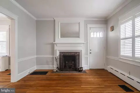 Living - 100 S Forest Rd, Springfield, PA 19064 photo 7 of 9