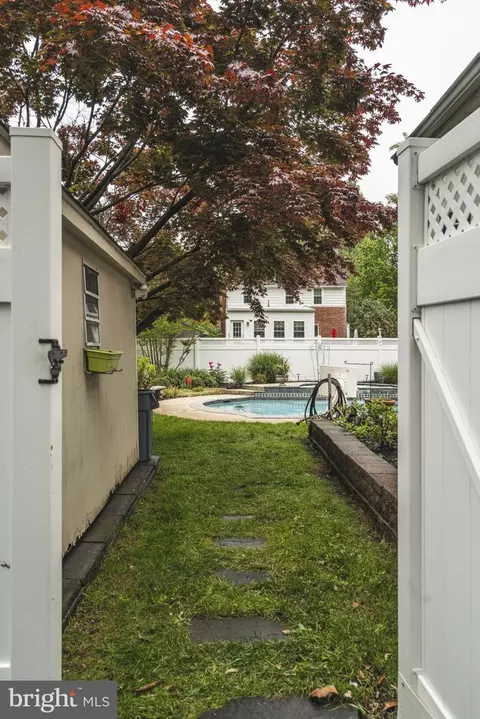 Exterior - 100 S Forest Rd, Springfield, PA 19064 photo 8 of 11