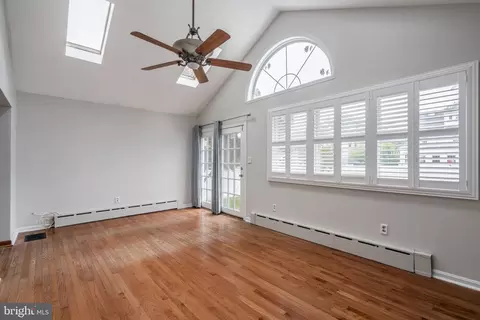 Living - 100 S Forest Rd, Springfield, PA 19064 photo 3 of 9