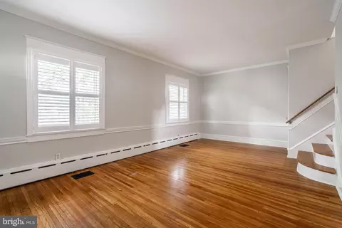 Living - 100 S Forest Rd, Springfield, PA 19064 photo 6 of 9