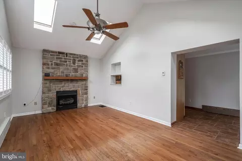 Living - 100 S Forest Rd, Springfield, PA 19064 photo 2 of 9