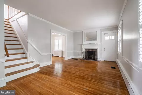 Living - 100 S Forest Rd, Springfield, PA 19064 photo 5 of 9