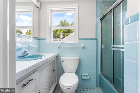Bath - 117 Maple Rd, Wallingford, PA 19086 photo 1 of 1