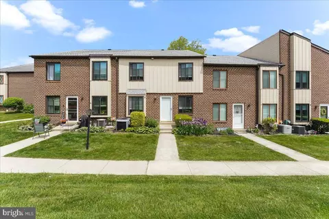 5200 Hilltop Dr #L16, Brookhaven, PA 19015