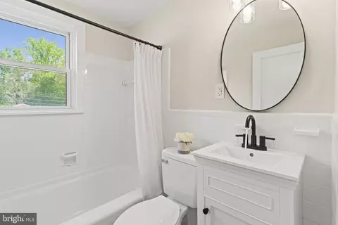 Bath - 262 E Avon Rd, Brookhaven, PA 19015 photo 1 of 4