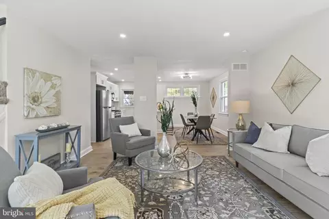 Entry Way - 262 E Avon Rd, Brookhaven, PA 19015 photo 1 of 6