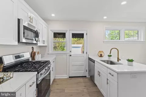 Kitchen - 262 E Avon Rd, Brookhaven, PA 19015 photo 3 of 5