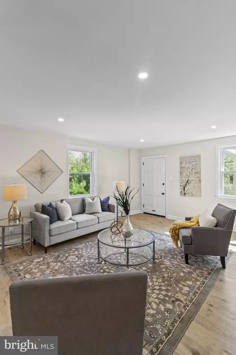 Living - 262 E Avon Rd, Brookhaven, PA 19015 photo 1 of 2