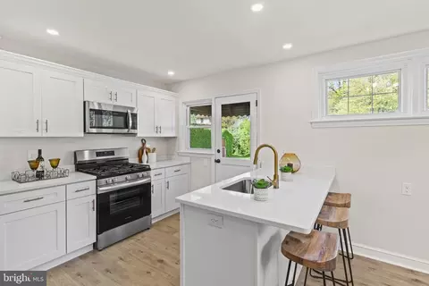 Kitchen - 262 E Avon Rd, Brookhaven, PA 19015 photo 2 of 5