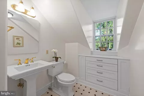 Bath - 4 Welwyn Rd, Wayne, PA 19087 photo 8 of 12