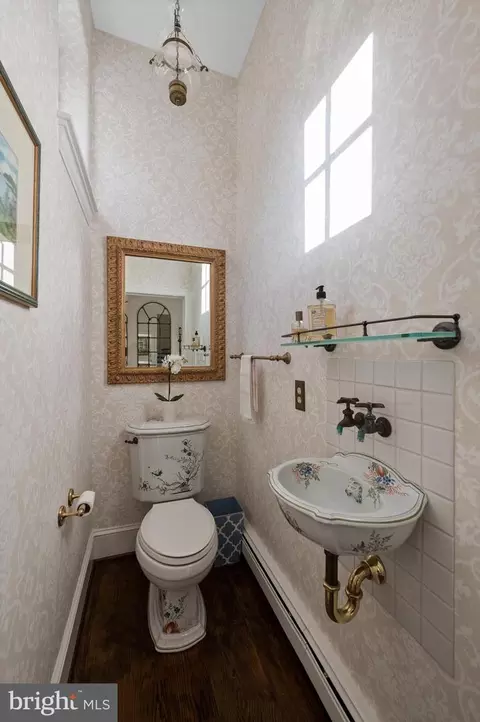 Bath - 4 Welwyn Rd, Wayne, PA 19087 photo 1 of 12