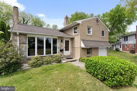 2214 Clover Dr, Broomall, PA 19008