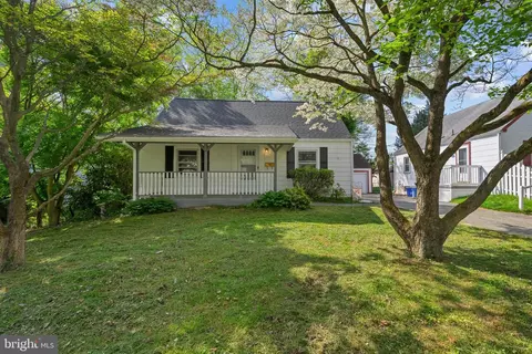 48 Green Ln, Aston, PA 19014