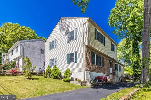 907 Broadway Ave, Secane, PA 19018