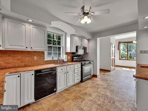 Kitchen - 485 Barker Rd, Springfield, PA 19064 photo 1 of 4