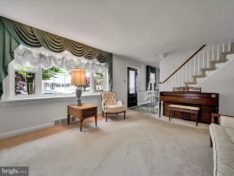 Living - 485 Barker Rd, Springfield, PA 19064 photo 2 of 4