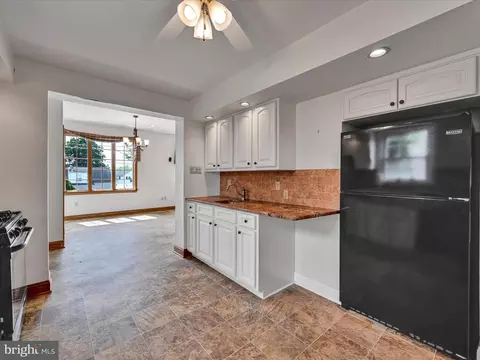 Kitchen - 485 Barker Rd, Springfield, PA 19064 photo 2 of 4