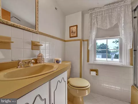 Bath - 485 Barker Rd, Springfield, PA 19064 photo 1 of 2