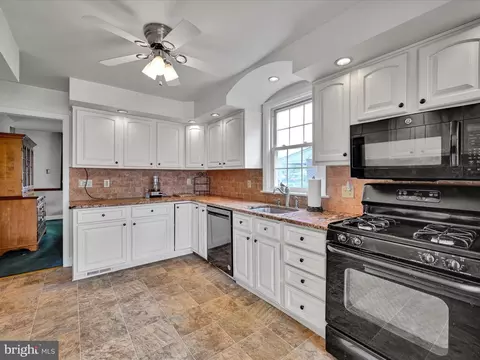 Kitchen - 485 Barker Rd, Springfield, PA 19064 photo 3 of 4