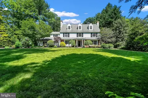 837 Maplewood Rd, Wayne, PA 19087