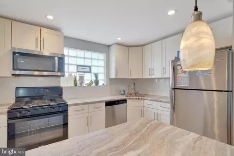 Kitchen - 253 Richfield Rd, Upper Darby, PA 19082 photo 3 of 4