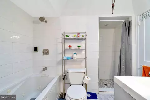Bath - 253 Richfield Rd, Upper Darby, PA 19082 photo 1 of 3