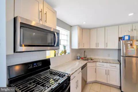 Kitchen - 253 Richfield Rd, Upper Darby, PA 19082 photo 4 of 4