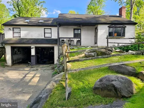 10 Walnut Rd, Newtown Square, PA 19073