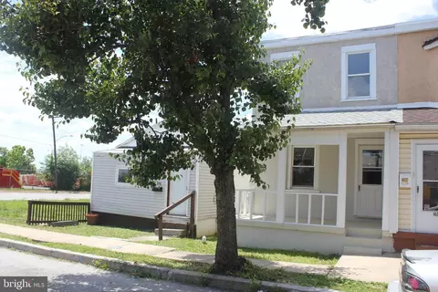 206 Wilcox St, Marcus Hook, PA 19061