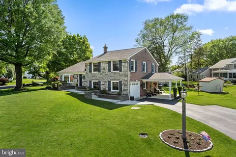 220 Canterbury Dr, Wallingford, PA 19086