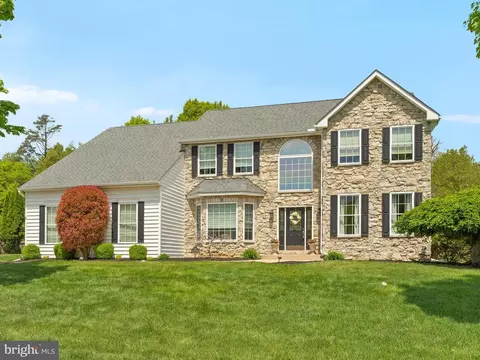 18 Twin Creeks Dr, Thornton, PA 19373