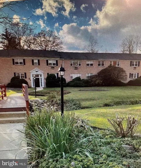 420 N Wayne Ave #8, Wayne, PA 19087