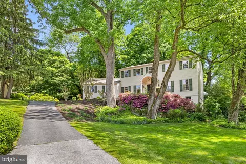 695 Meadowbrook Ln, Media, PA 19063