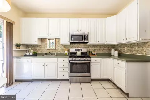 57 Dresner Cir, Marcus Hook, PA 19061 photo 9