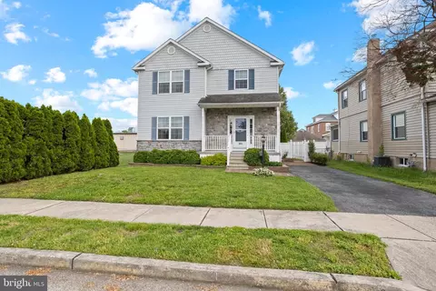 221 Seneca St, Essington, PA 19029