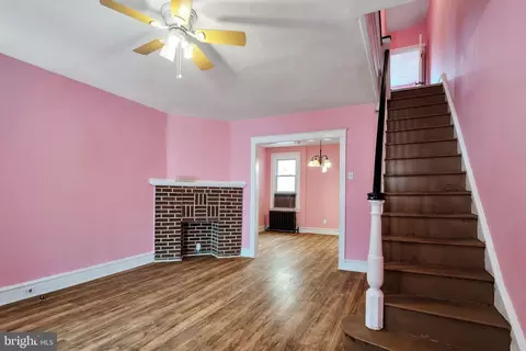 Living - 68 Lamport Rd, Upper Darby, PA 19082 photo 2 of 3