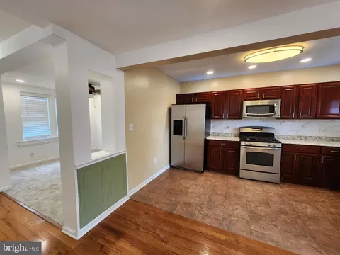 Entry Way - 32 Walnut St, Marcus Hook, PA 19061 photo 3 of 5