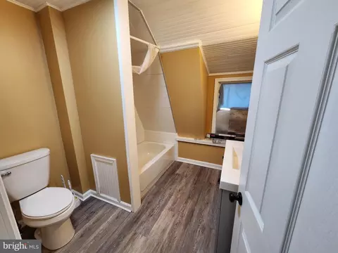 Entry Way - 32 Walnut St, Marcus Hook, PA 19061 photo 4 of 5