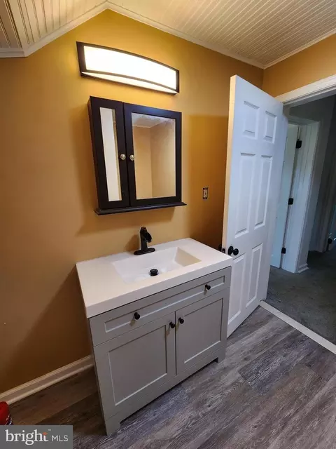 Bath - 32 Walnut St, Marcus Hook, PA 19061 photo 1 of 3