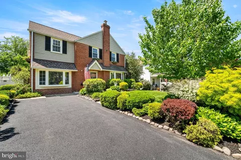 1846 Rose Tree Ln, Havertown, PA 19083