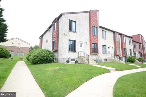5200 Hilltop Dr #330, Brookhaven, PA 19015