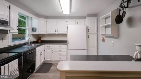 Kitchen - 302 Scott Ln, Wallingford, PA 19086 photo 1 of 2