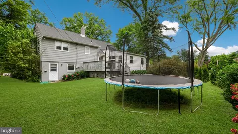 Exterior - 302 Scott Ln, Wallingford, PA 19086 photo 3 of 6