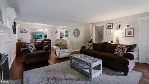 Entry Way - 302 Scott Ln, Wallingford, PA 19086 photo 3 of 6
