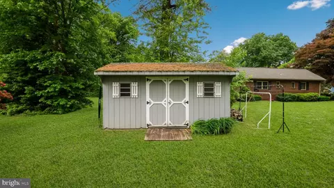 Exterior - 302 Scott Ln, Wallingford, PA 19086 photo 6 of 6