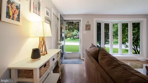 Entry Way - 302 Scott Ln, Wallingford, PA 19086 photo 1 of 6