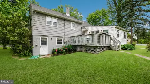 Exterior - 302 Scott Ln, Wallingford, PA 19086 photo 2 of 6