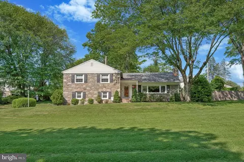 2739 S Kent Rd, Broomall, PA 19008